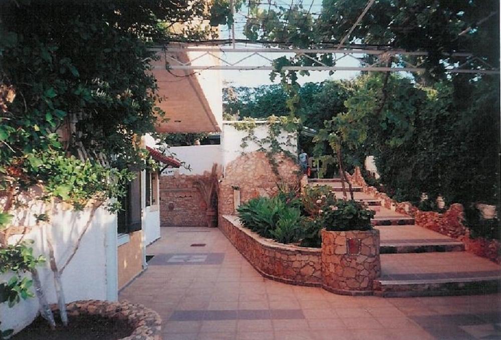 Iliostasi Beach Apartments Hersonissos  Exterior photo
